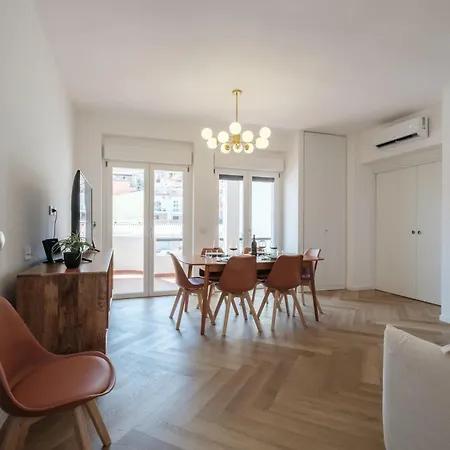 Eleganza E Design Nel Cuore Di - E Movida *