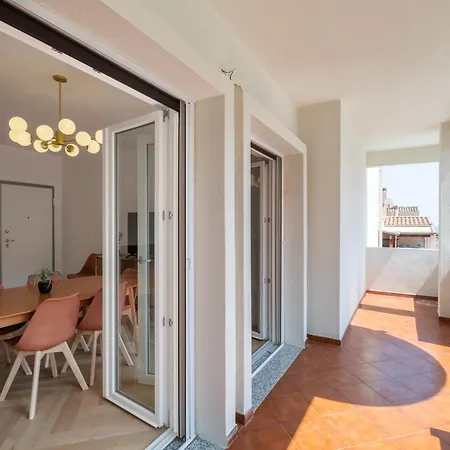 Eleganza E Design Nel Cuore Di - E Movida *